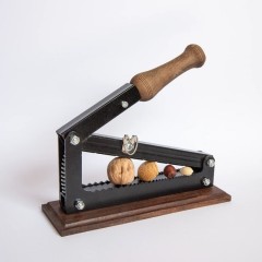 دستگاه گردوشکن و بادام‌شکن حرفه‌ای مدل دندانه‌دار - بدنه آهنی با دسته چوب گردو